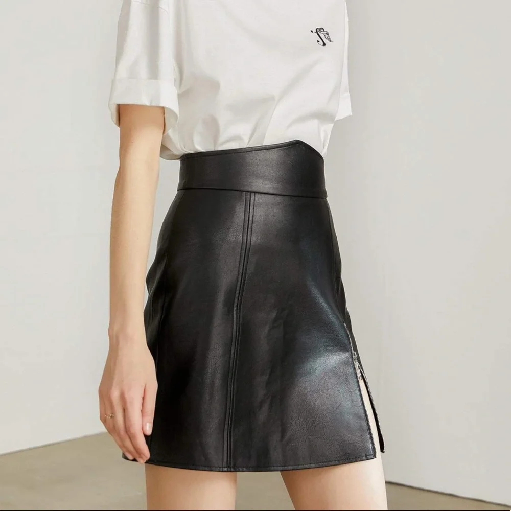 Black Side Zip Leather Mini Skirt - Picture 4 of 8
